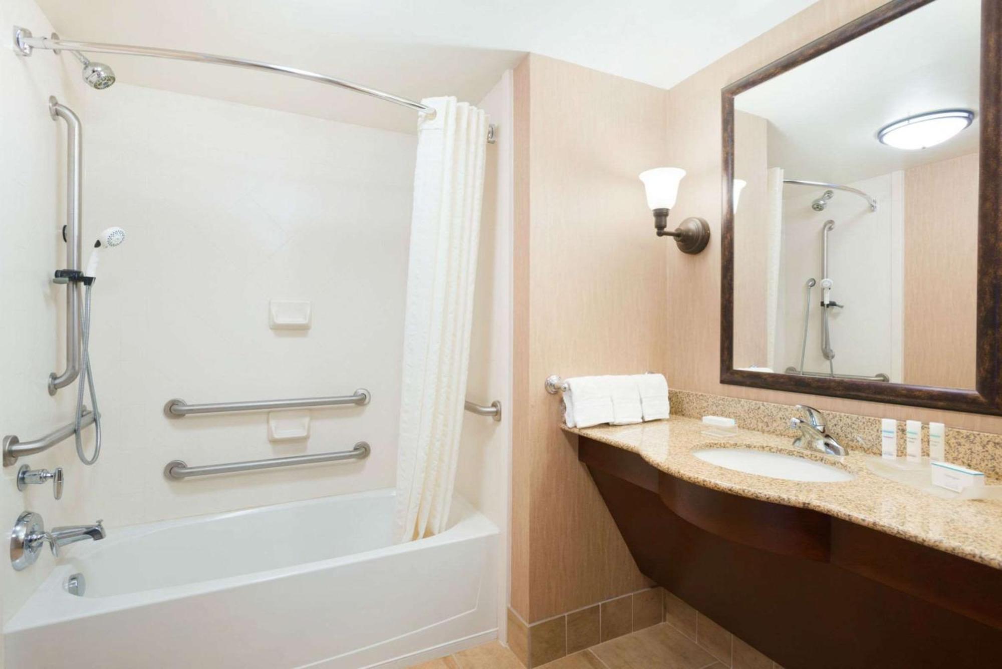 Homewood Suites New Brighton מראה חיצוני תמונה